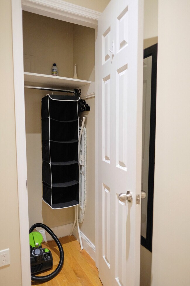 Building Photo - 5 W 101st St