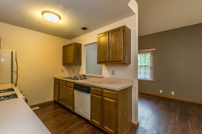 Building Photo - 1802 E Maxwell Ln