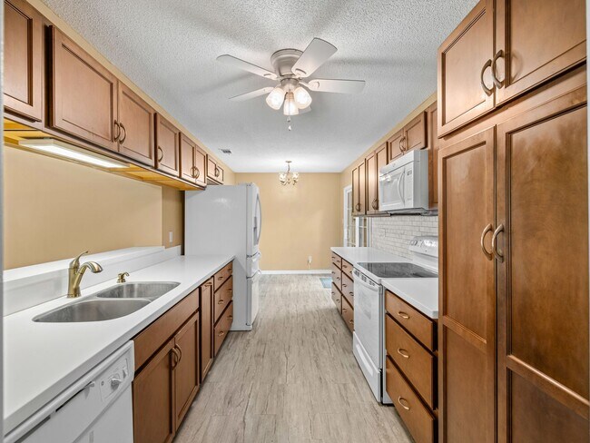 Building Photo - 542 Shadowridge Rd