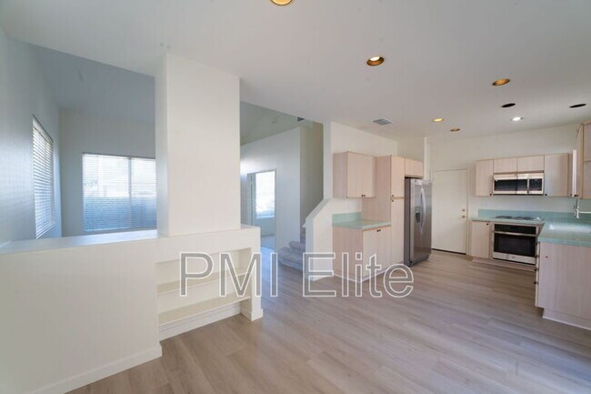 Building Photo - 27879 Skycrest Cir Dr