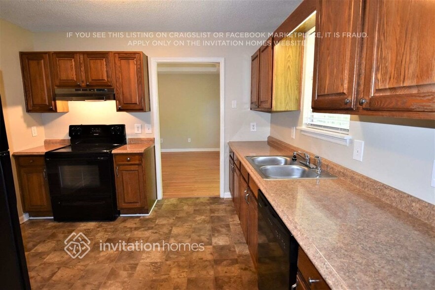 Building Photo - 1870 Chadwick Dr