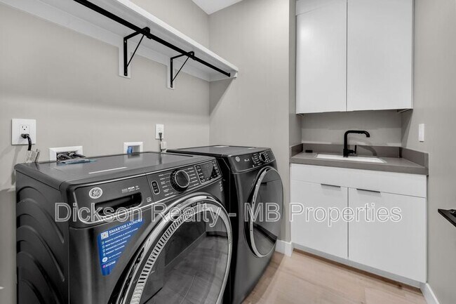 Building Photo - 76 Caballada St