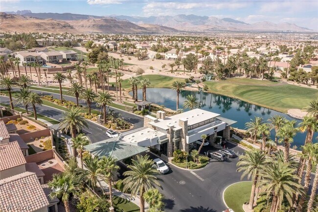 Building Photo - 212 Fairway Woods Dr
