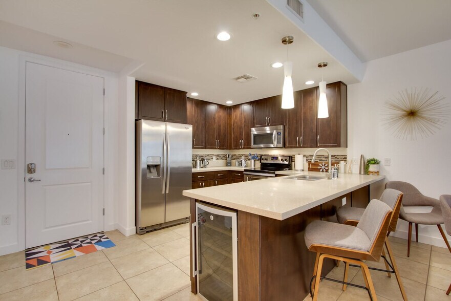 Building Photo - 5350 E Deer Valley Dr