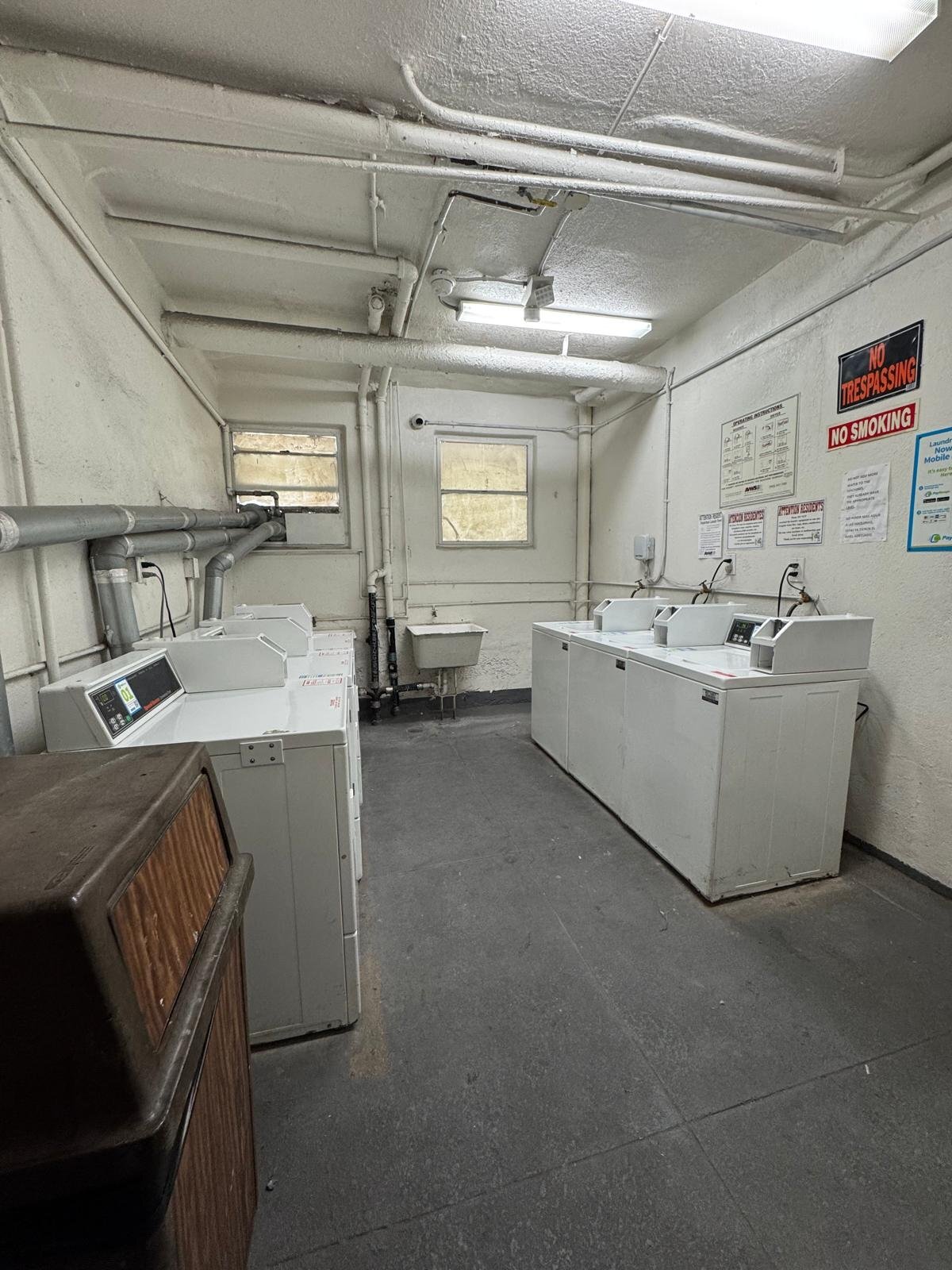 Building Photo - 901 S Kingsley Dr