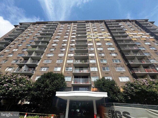 Building Photo - 2059 Huntington Ave