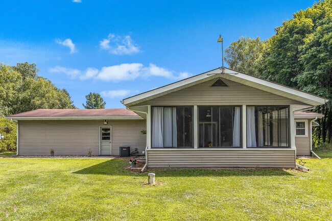 Building Photo - 5649 N Sprinkle Rd