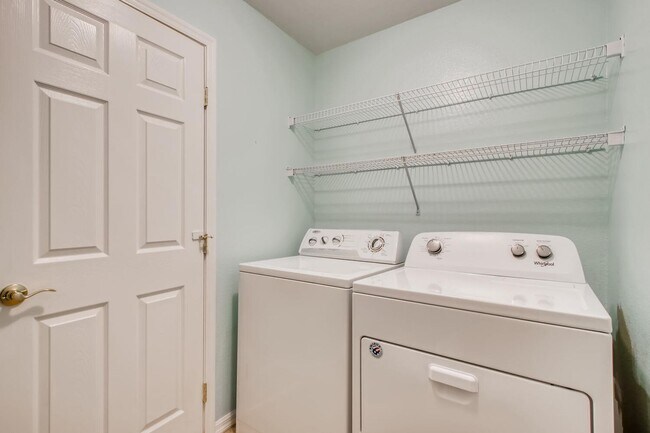 Building Photo - Stunning 1 Story 2 Bedroom Home in Summerl...