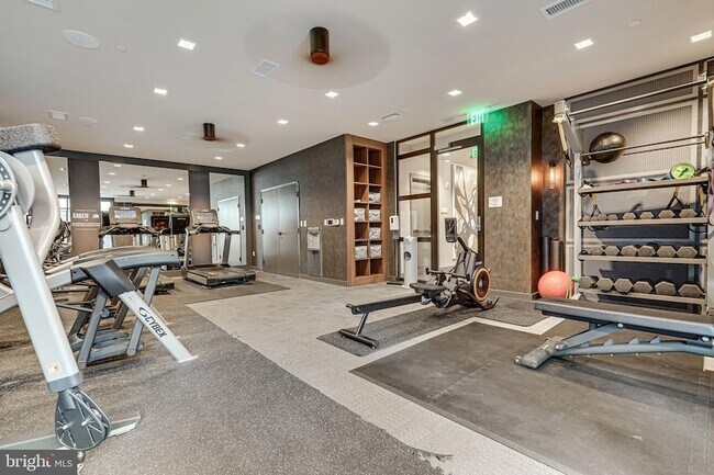 Building Photo - 70 N Street SE Unit 913