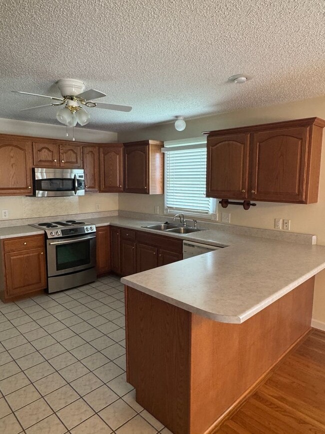 Building Photo - Charming Updated Townhouse in Bristol, VA