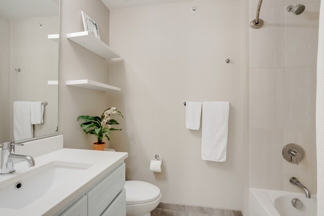 Building Photo - 2426 Welton St