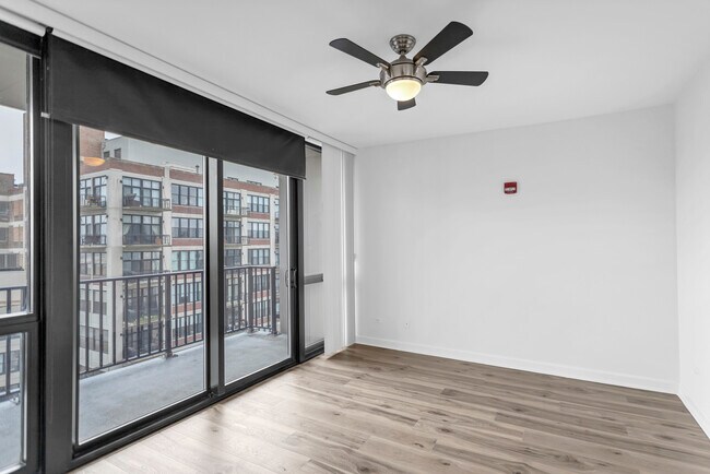 Building Photo - 210 S Desplaines St