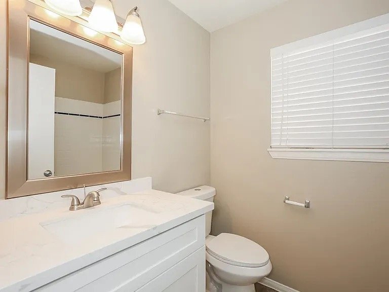Building Photo - 7312 Queen Palm Dr