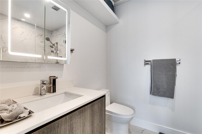 Building Photo - 17550 Collins Ave