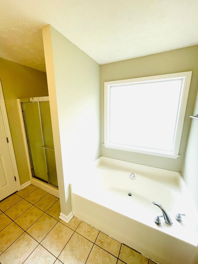 Building Photo - ** 3 Bed 2 Bath located in Millbrook ** Ca...