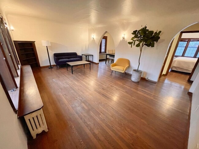 Interior Photo - Ten-O-Five Anhalt Apartments