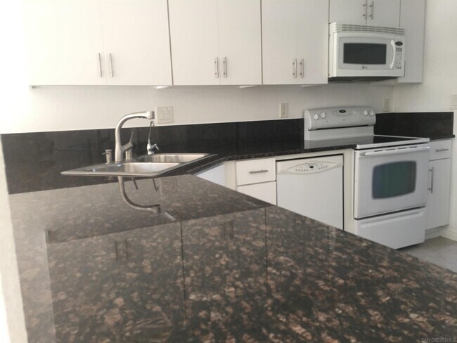 Building Photo - 8725 Caminito Abrazo