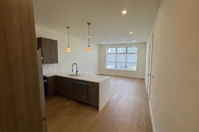 Building Photo - 92 E 27th St