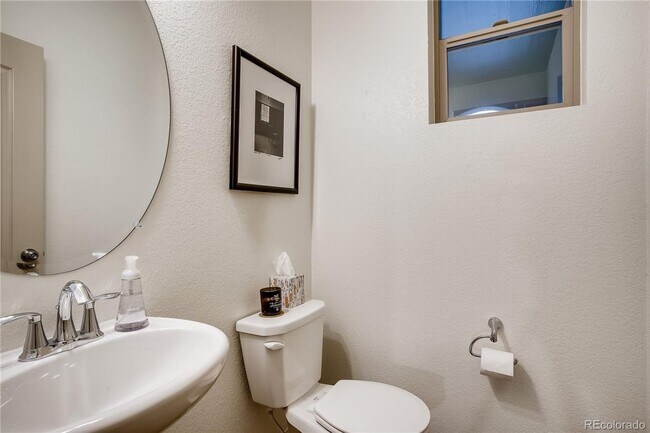 Building Photo - Gorgeous Townhouse in Breathtaking Solterr...