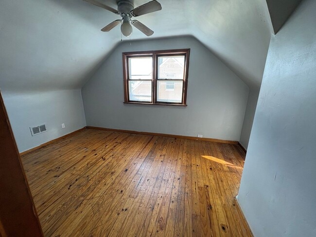 Building Photo - 16914 Maple Heights Blvd