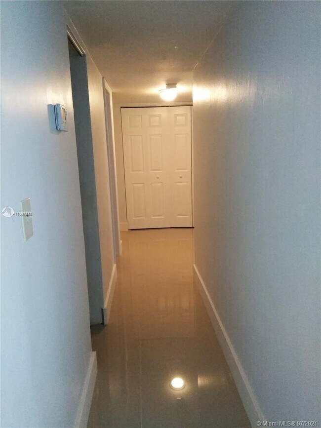 Building Photo - 110 Fontainebleau Blvd