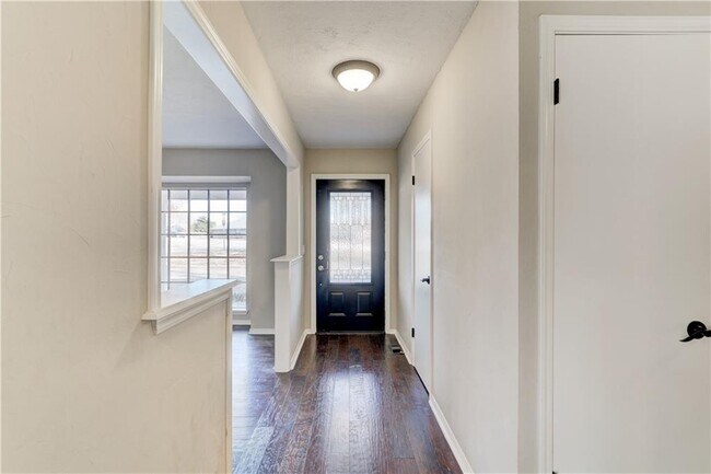 Building Photo - 3413 Choctaw Dr