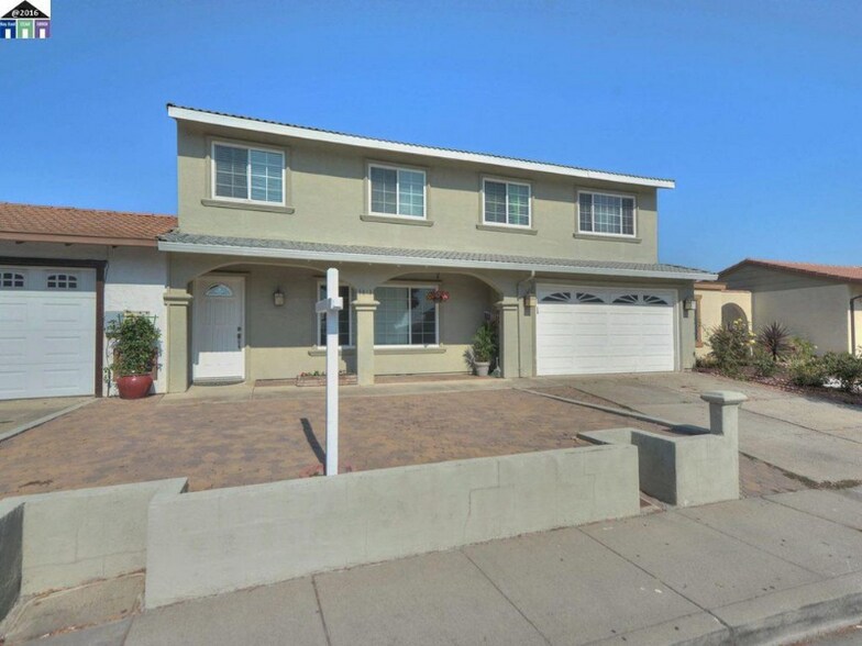 Building Photo - 3813 Lake Ontario Dr