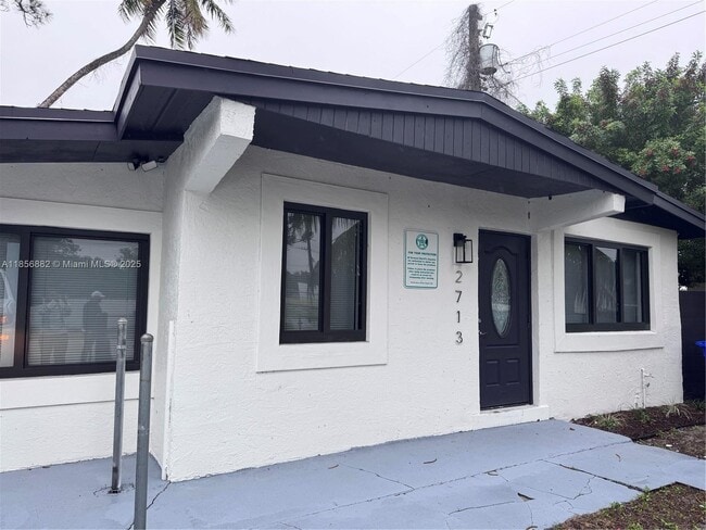 Building Photo - 2713 NW 6th Ct
