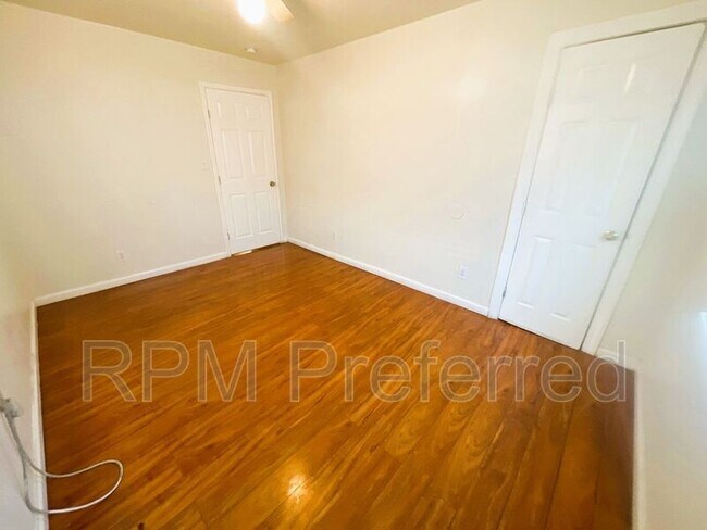 Building Photo - 3813 Drew St