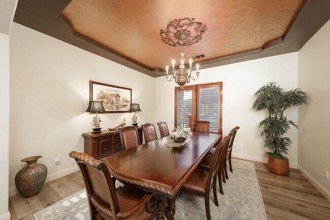 Building Photo - 2510 Tiverton Dr