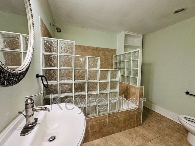 Building Photo - 1060 Worlds Fair Park Dr