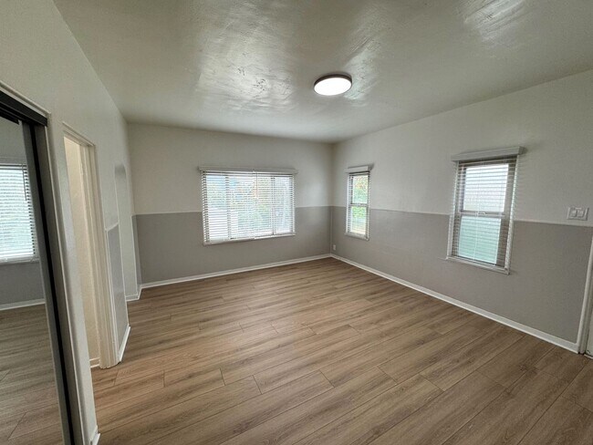 Building Photo - Remodeled Pierpont Beach Apartment