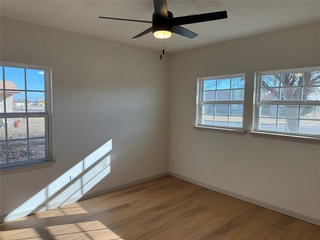 Building Photo - 1115 Asalee St