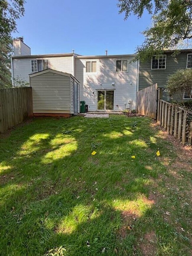 Building Photo - Beautifully Renovated 3-Bedroom, 2.5-Bath Townhome in Tucker!