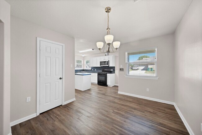 Building Photo - 987 Oak Glen Dr