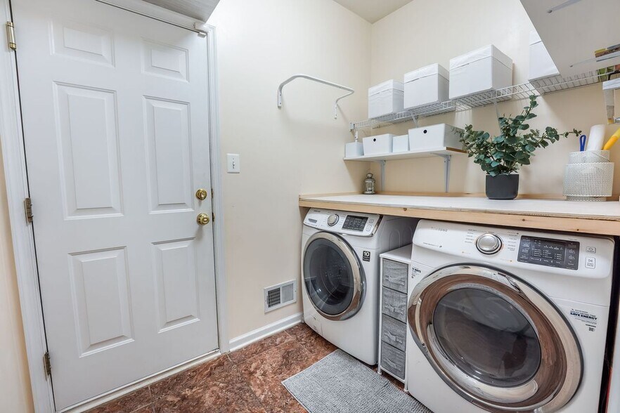 Building Photo - 15575 Catamaran Ct