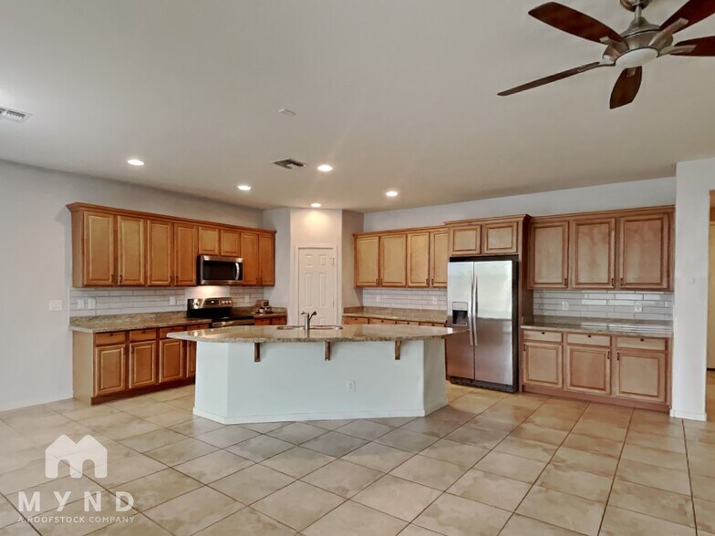 Building Photo - 2816 E Russell St