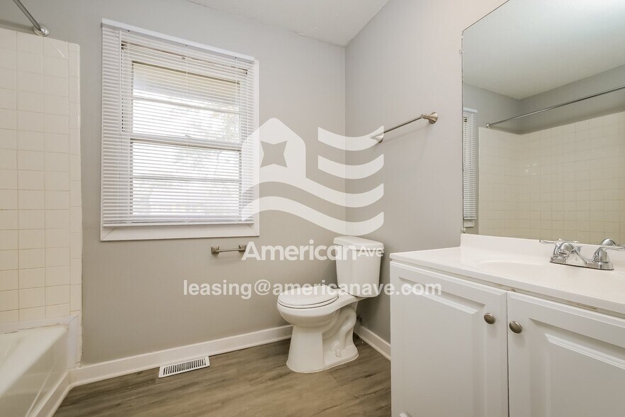 Building Photo - 8549 Meredith Ave