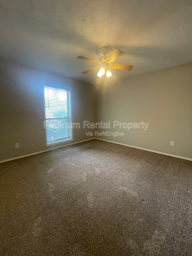 Building Photo - 402 Wynnes Ridge Cir SE
