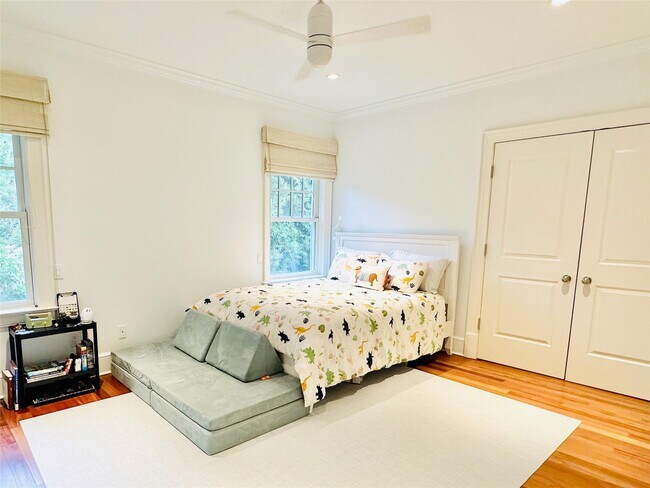 Building Photo - 49 Midhampton Ave