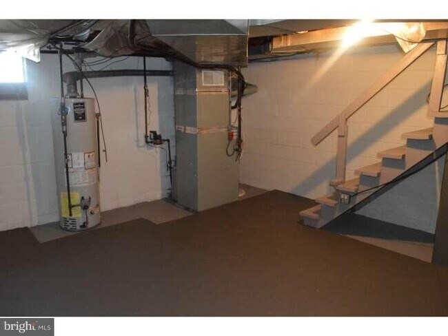 Building Photo - 1401 N Lincoln St