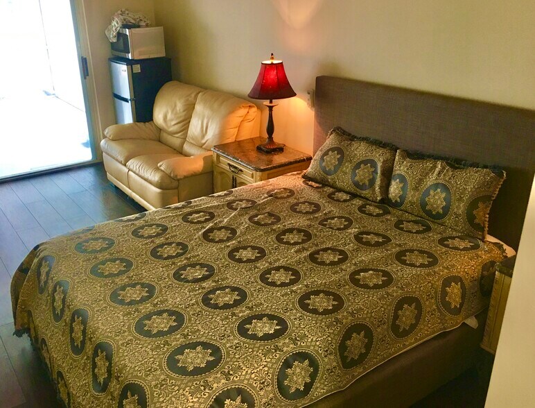 Furnished - 38 Gables Blvd