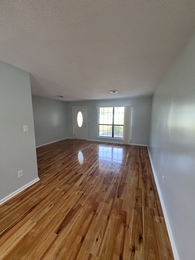 Building Photo - 110 Elwood Rd