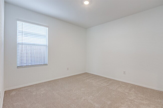 Building Photo - 9216 Grackle Pl