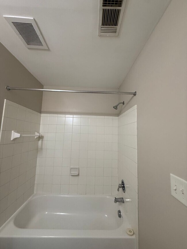 Building Photo - 15-1527 Kisling