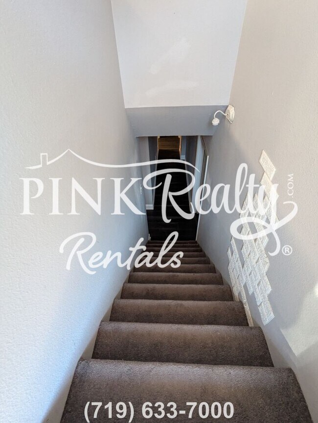 Building Photo - 2534 Ivanhoe Dr