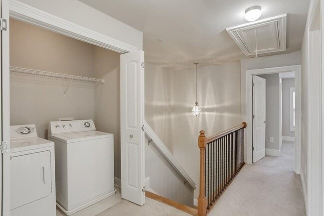 Building Photo - 210 Le Gran Cove NE