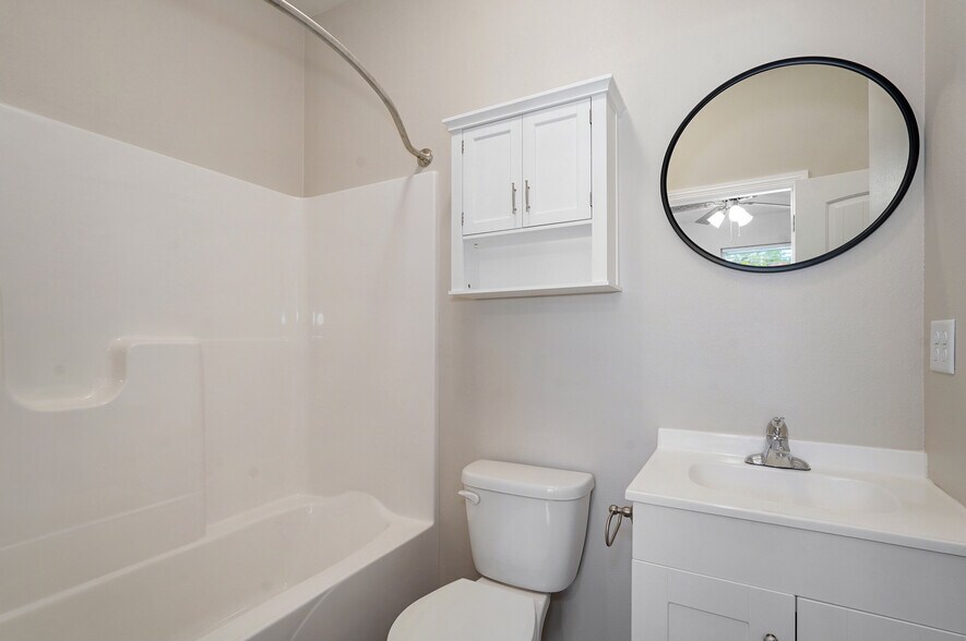 Building Photo - 319 S Florence Ave