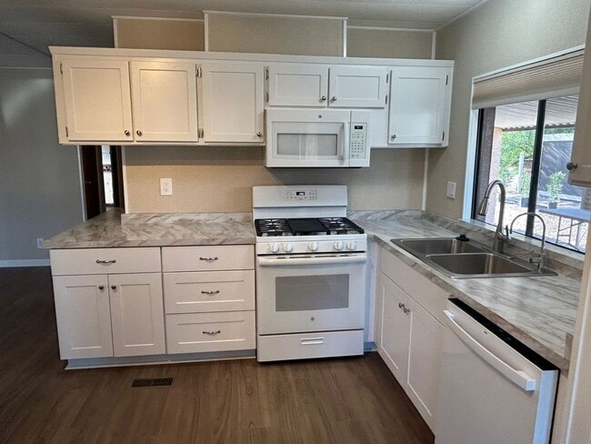 Building Photo - Long Term 2 bedroom in Sun Lakes