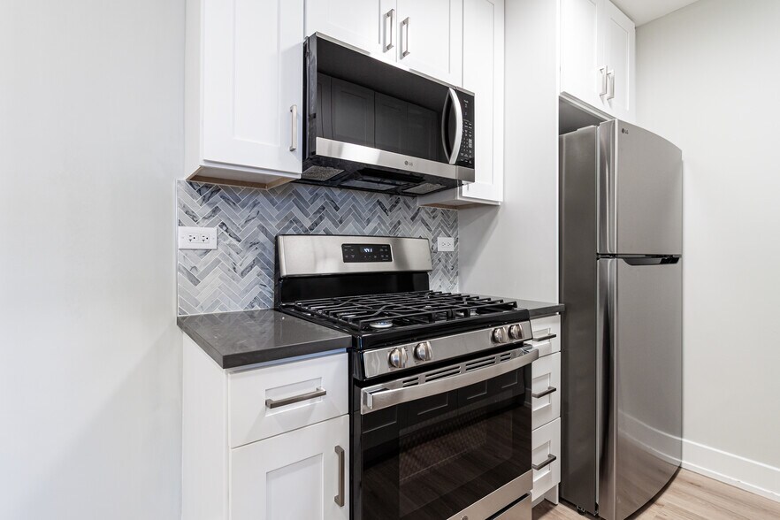 Building Photo - 531 W Aldine Ave